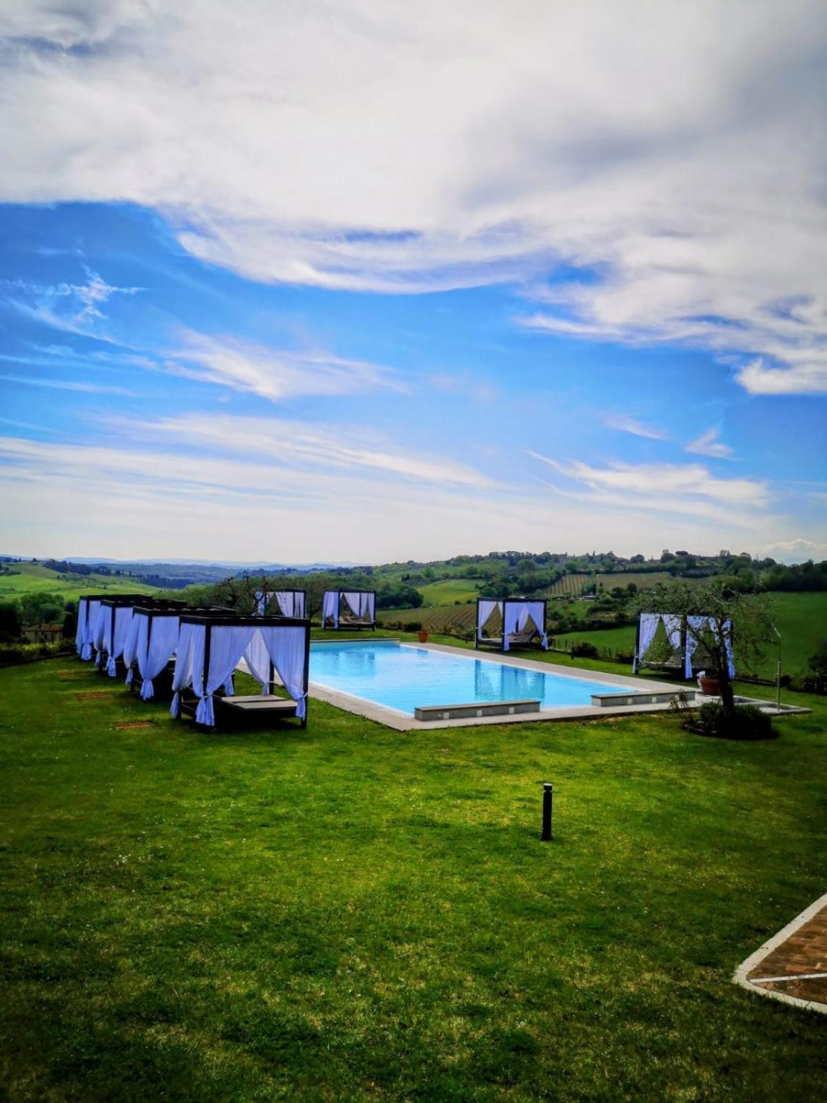 Villa Il Castagno Wine & Resort เซียนา ภายนอก รูปภาพ